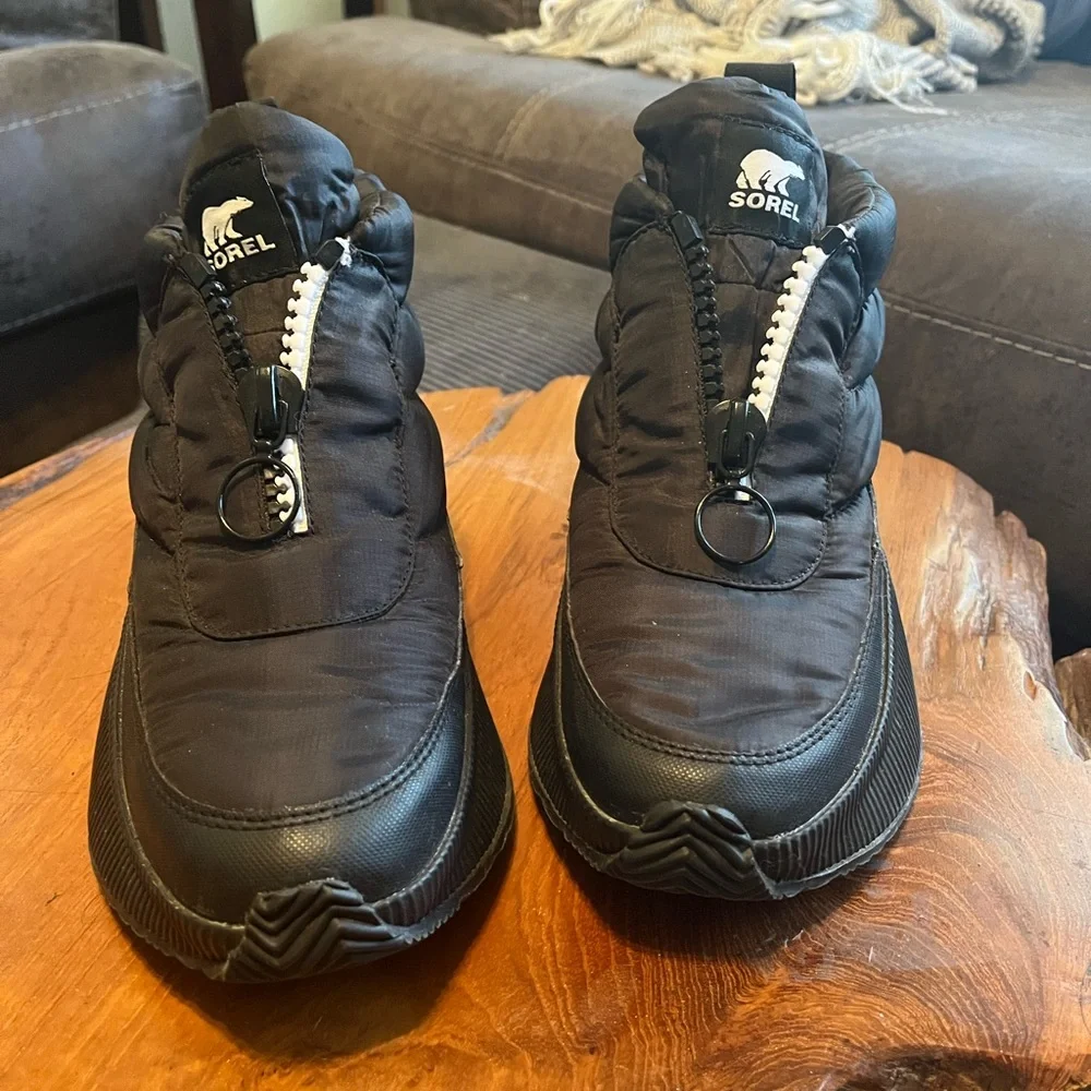 Sorel Women's Out 'N About III Puffy Zip Boot black ankle booties size 9
